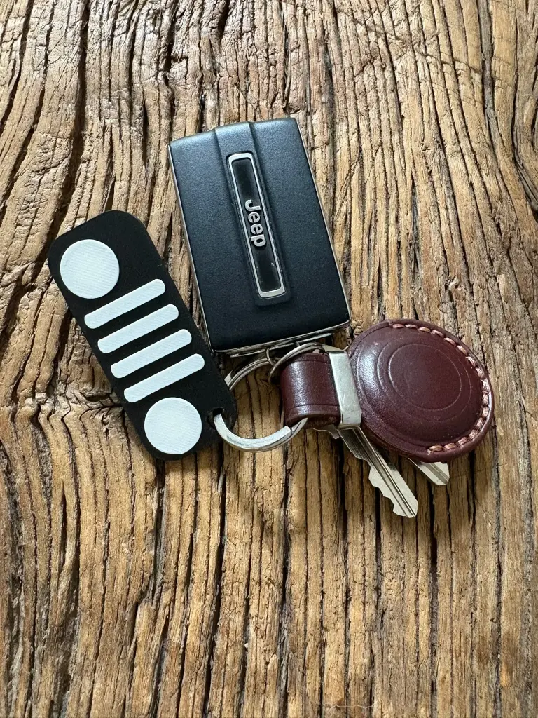 🔧 Car Grill Keychain – with NFC + QR Code Magic!