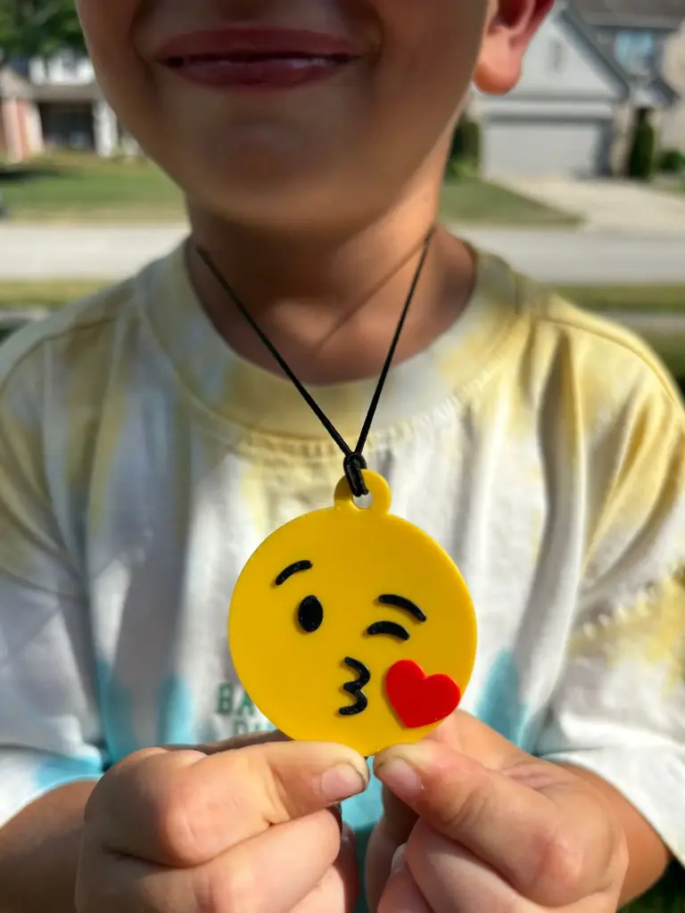 Kissing Emoji – “Call My Mum, She Misses Me!” Emergency QR Necklace & Cute Kids Bag Tag
